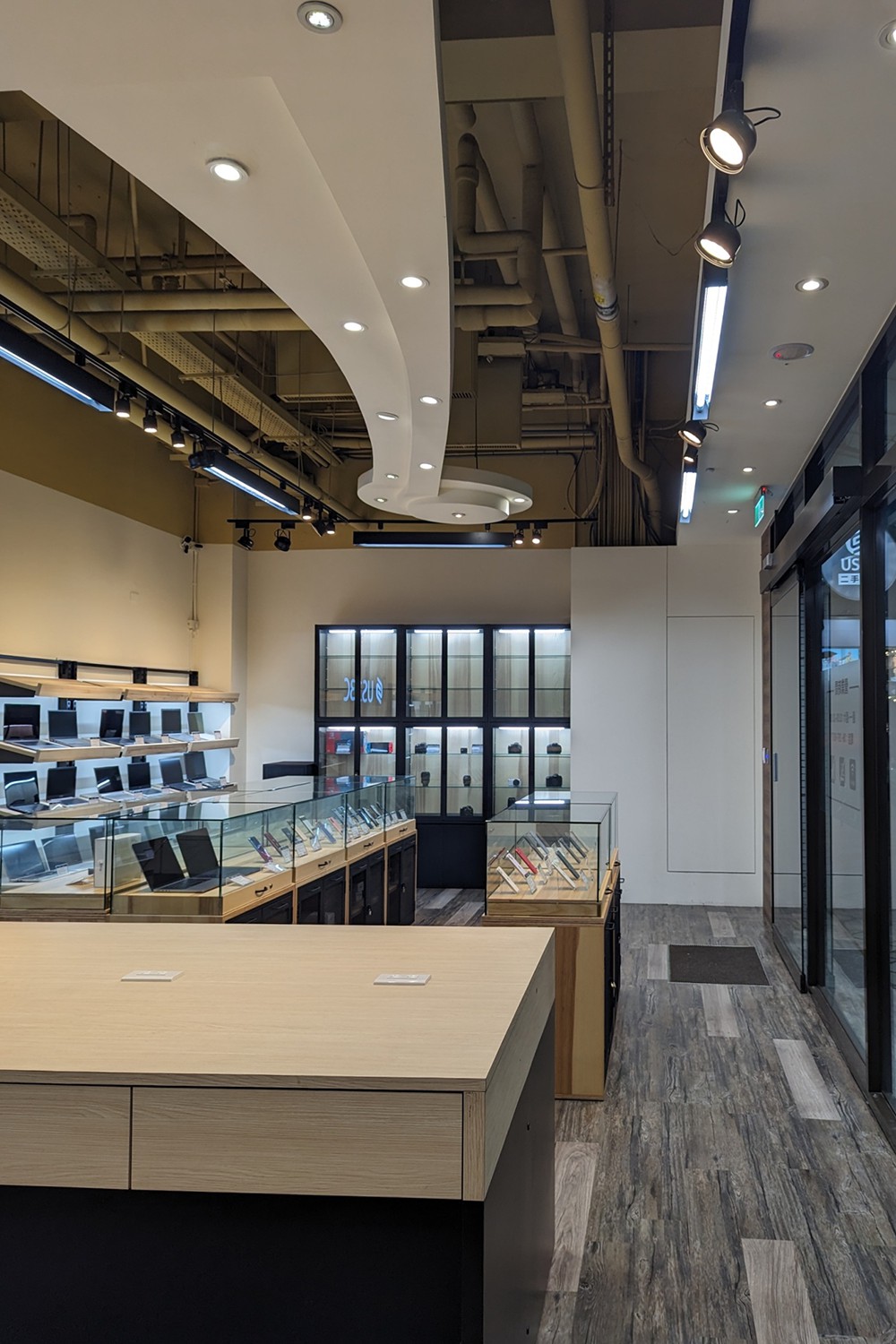 LINE_ALBUM_台南安平店門市照片(直)_230725_2 - US3C - 二手3C筆電遊戲機買賣收購租賃平台